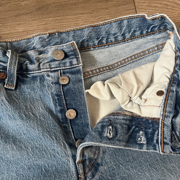 Levi’s 501 Jeans - Picture 4 of 4